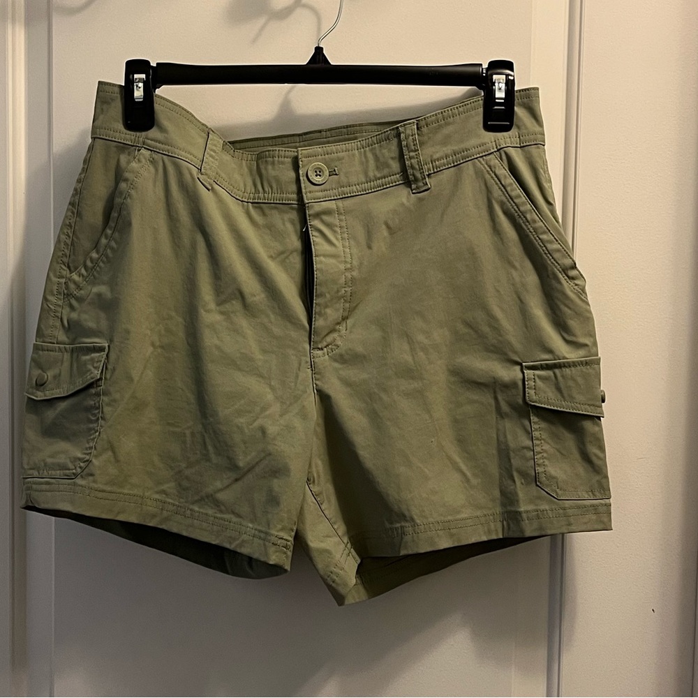 Women’s Eddie Bauer shorts size 14